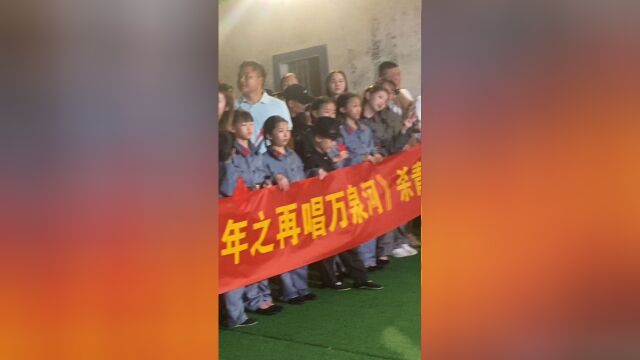 爱国主义教育剧《烽火少年之再唱万泉河》环球童影剧组杀青大吉