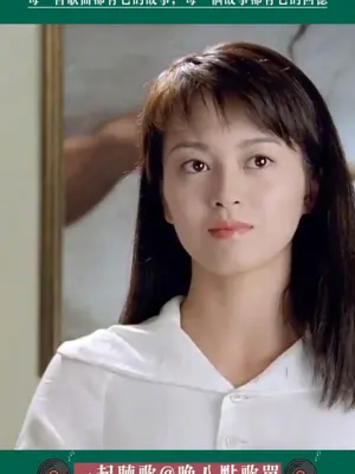 20岁梁咏琪遇上25岁袁咏仪,谁更美?