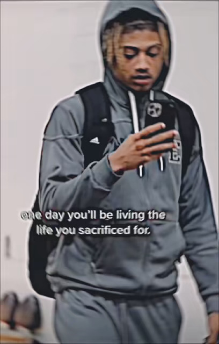 你开始变得干净 不打游戏 睡觉听歌 开始早睡早起 爱打篮球 #诺阿法拉