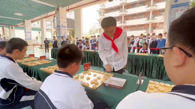 1对20,绕场对弈!“象棋大师”曹岩磊回母校成立工作室