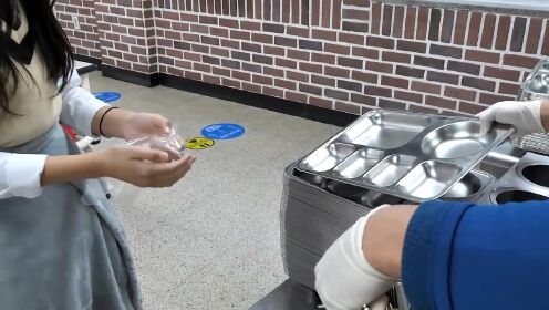 韩国高中生的食堂午餐 带你身临其境体验干净卫生的食堂餐食