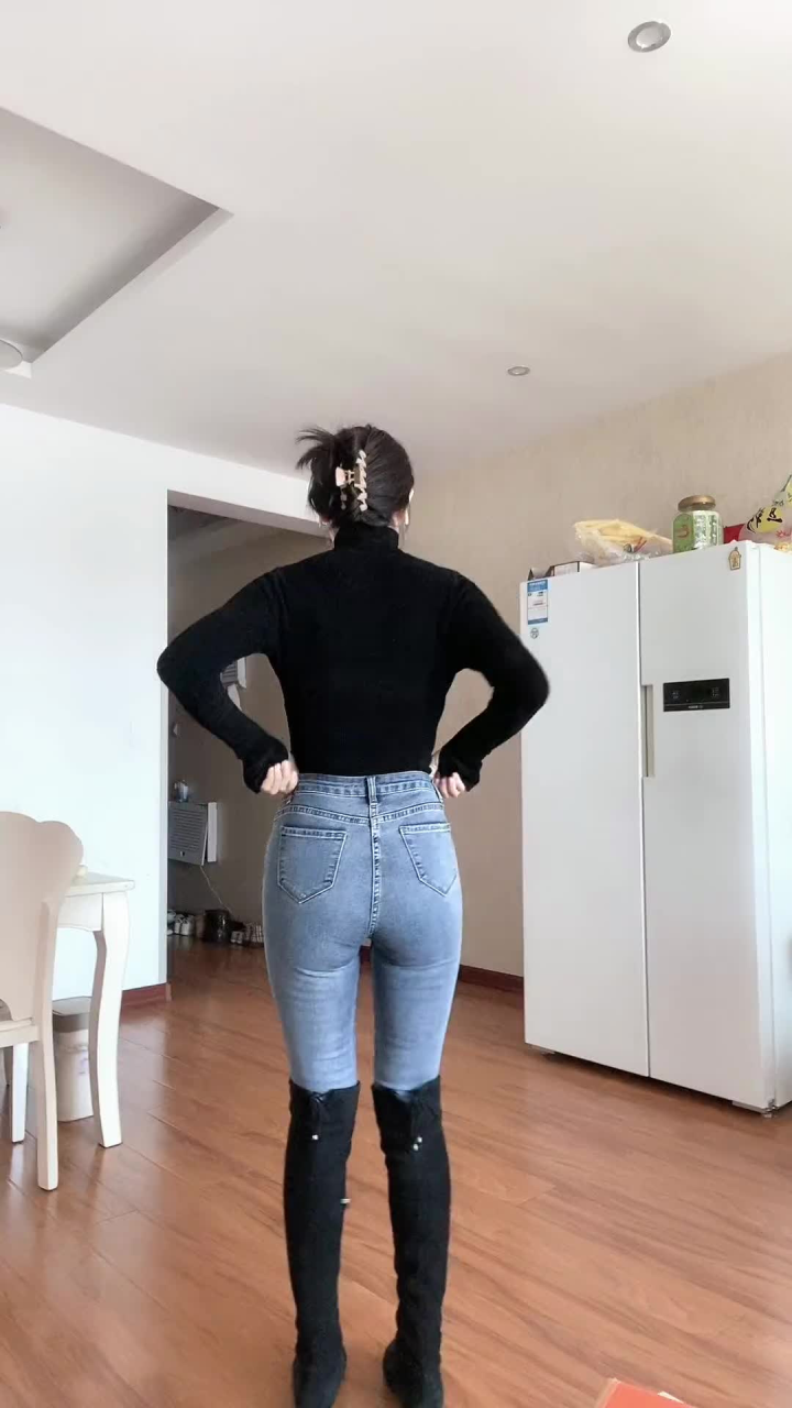 后背摇#热门 #小助手 #紧身牛仔裤 #80后老阿姨 #女人味 千瑞