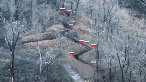 俄乌前线：无人机高清实拍，双方大战三天争夺阵地，现场真惨烈！