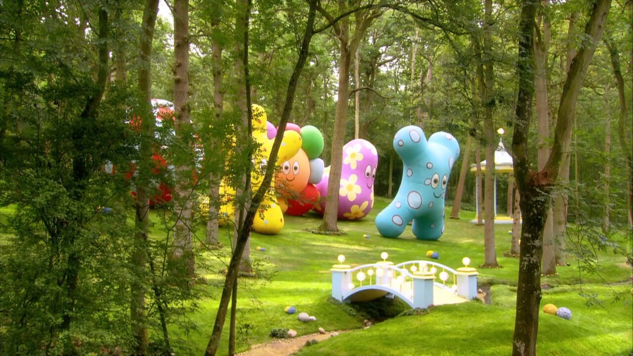 回家啦！唔西迪西和依古比古从桥上走，#玛卡巴卡从桥下走，还有可爱的小点点，他们从哪里走呢？_高清1080P在线观看平台_腾讯视频
