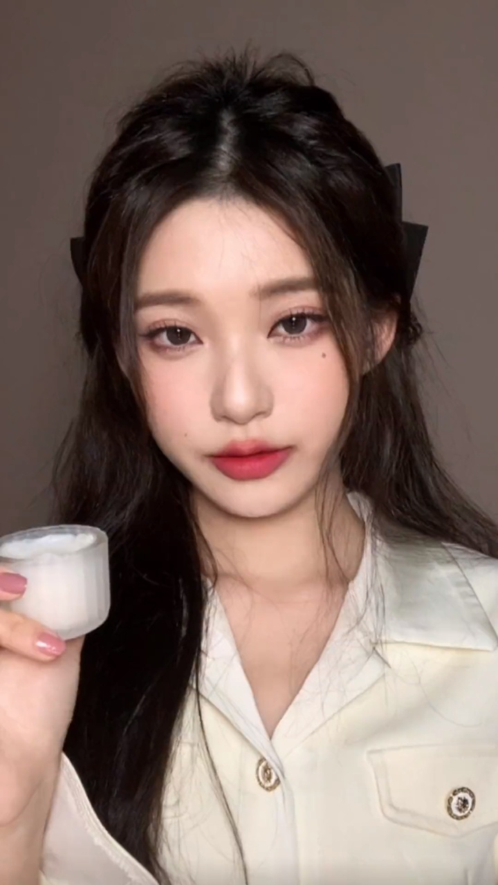 肉肉脸姐妹快试试张元英的这个下午茶妆容 适合日常拍照也好看!