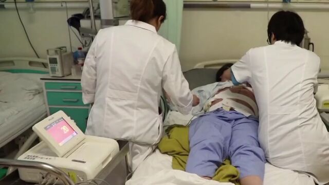 子宫过度膨胀,医生建议尽快人为终止妊娠