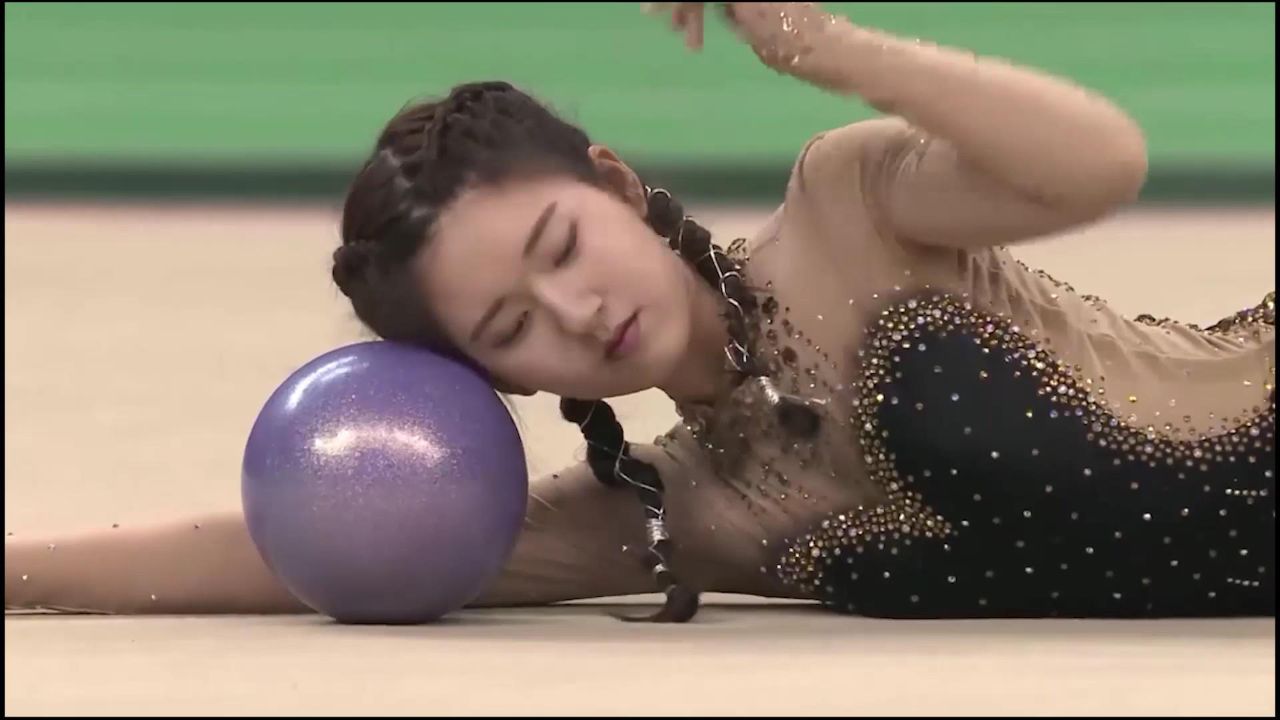 我天!赵露思跳舞太高级了,这该死的气质太撩了,美过张嘉倪,迪丽热巴