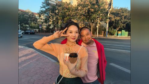 这是我和张可艾，重紫在青岛市黄岛区，🈴的影，很荣幸认识她，小妹妹