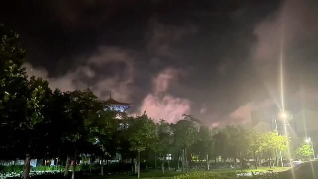 #随手拍天空 #电闪雷鸣 #暴雨来临 #雨夜听雨