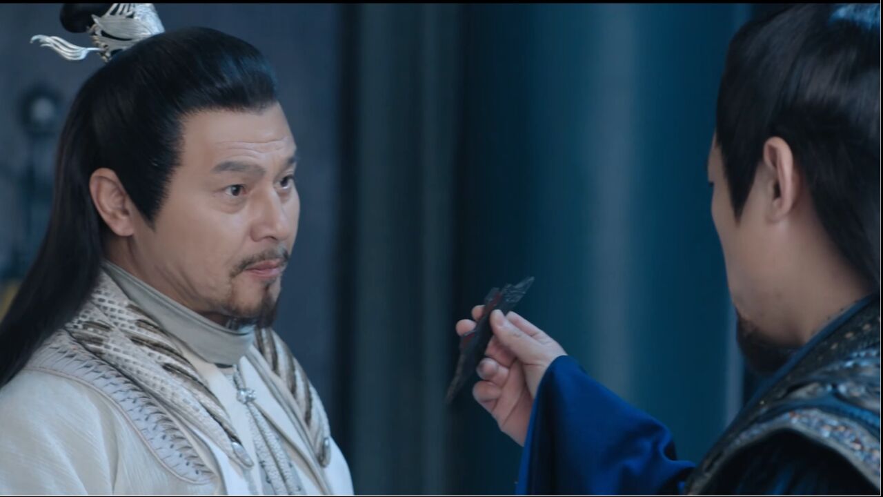 《雪鹰领主》司空阳在魔族残存的兵器里发现血炼神兵