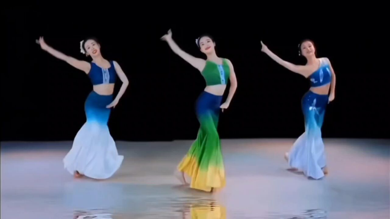 恒大歌舞团迟暮的霞光,正如性感舞女晚来的笑意,让人流连忘返