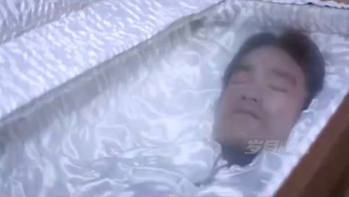 1973年李小龙香港葬礼实录：洪金宝现场吊唁，美国妻儿披麻戴孝！ #传奇人物 #李小龙 #李小龙之死揭秘