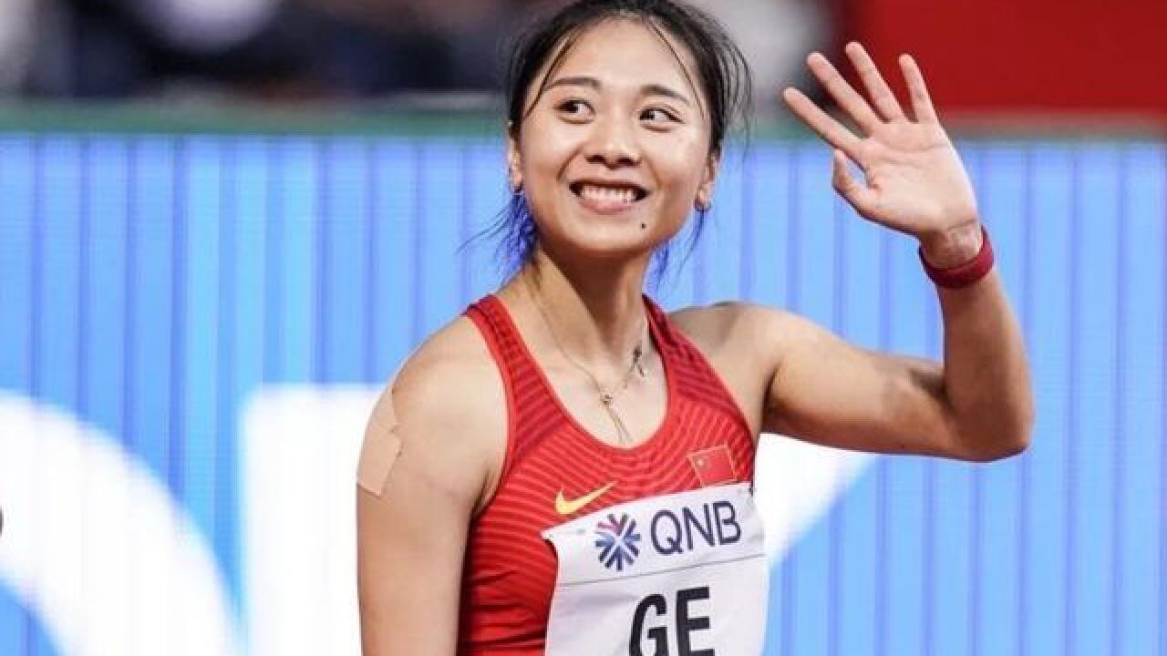 中国最美女飞人 百米全程吊打黑人选手