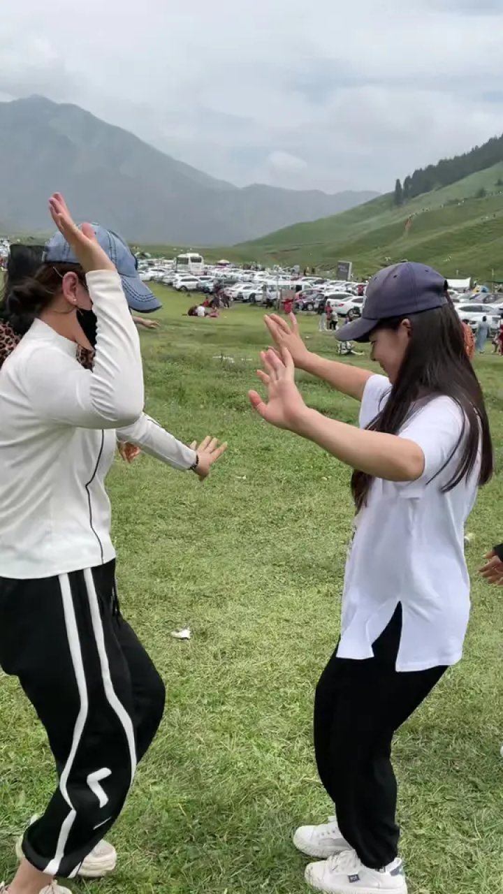 我们新疆好地方,温宿县塔格拉克村.绿水青山就是金山银山.