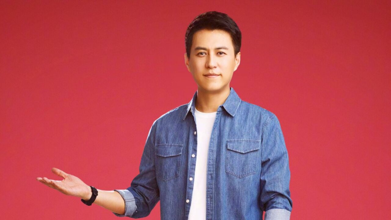 老干部靳东采访金句频出,建议年轻人不要躺平,否认自己是显眼包