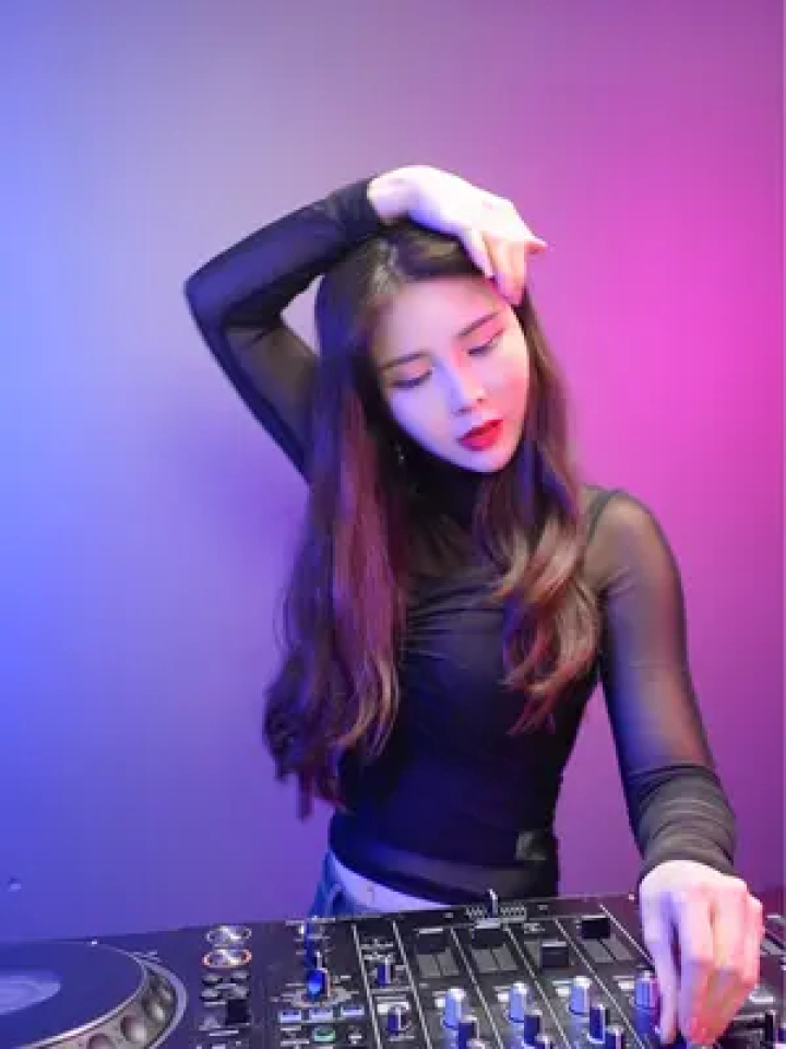 每一次的出场都期待着你的出现.#嗨翻全场 #dj打碟 #嗨曲 #打碟 导演