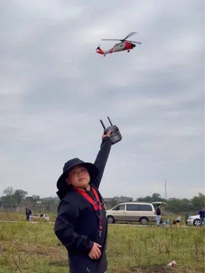 帅气十足的小飞手#户外#无人机#远离手机