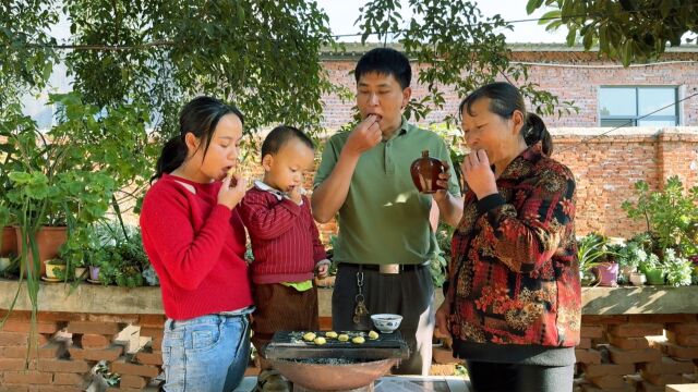 朋友送来一盒臭豆腐,闻着臭吃着香,比吃肉还过瘾