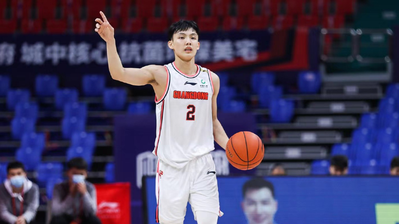 徐杰空中滑行拉杆上篮秀翻全场 直接看嗨沃特斯