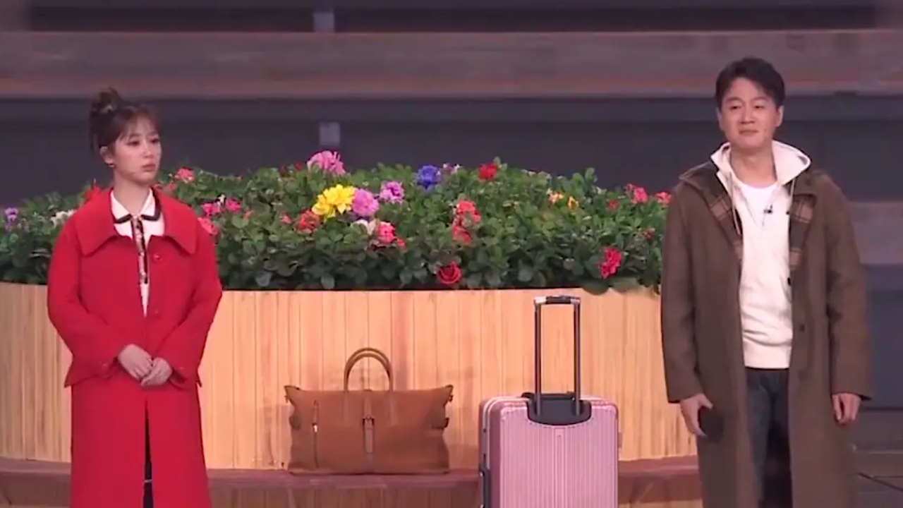 2019春晚记忆丨杨紫,佟大为小品《站台》,完美还原小夫妻拌嘴