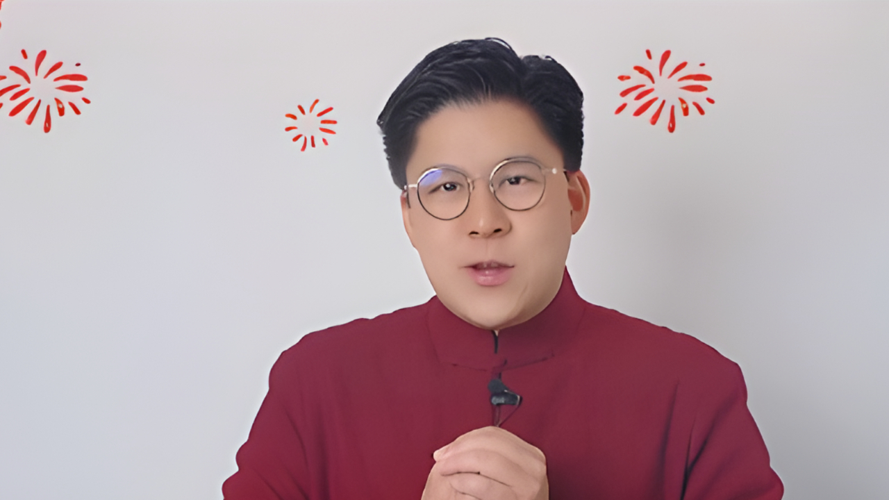 霍启刚发微博拜年:愿新的一年我们的祖国繁荣昌盛,人民幸福安康!