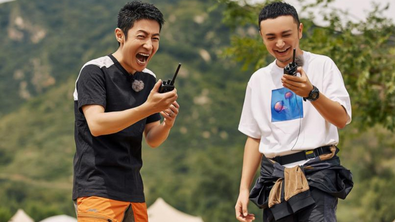 撒贝宁尼格买提老年妆演小品,扮演自己爸爸,小撒往杯子里吐茶叶