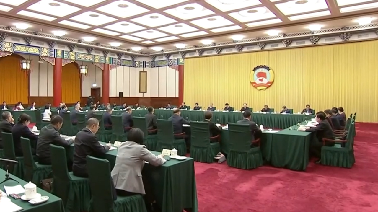 全国政协召开双周协商座谈会,围绕"推进法治化营商环境建设"协商议政