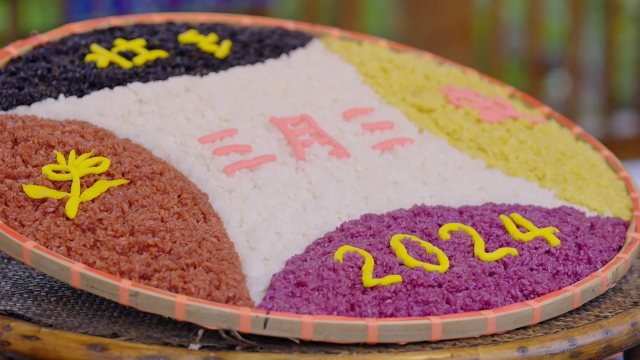 红 紫 黄 黑 白=广西三月三美食界"顶流"五色糯米饭