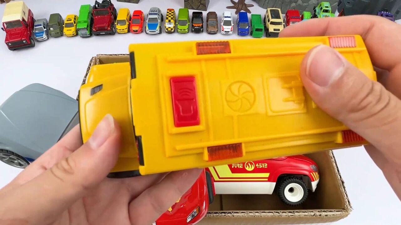 汽车玩具大集合 校车 清洁车 消防车_37精彩片段