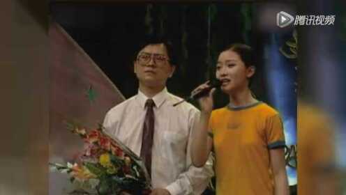 姚贝娜17岁与父亲同台演唱《在一起》 纪念知青上山下乡