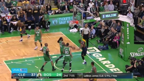 《NBA骑士》【扣篮】詹姆斯如入无人之境战斧劈扣 天神下凡送斯玛特排球大帽