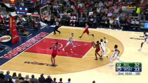 《NBA全场集锦》【扣篮】比尔轻轻一抛 喂饼萨托兰斯基引爆全场