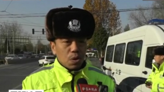 预防煤气中毒 民警入户宣传