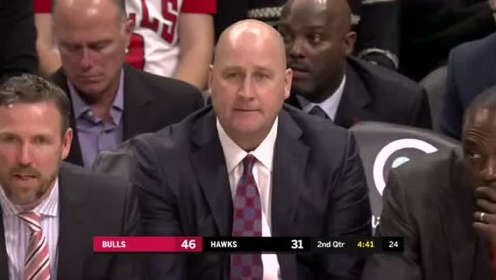《NBA全场回放》【原声回放】公牛vs老鹰第2节 萨托兰斯基压哨命中底角三分