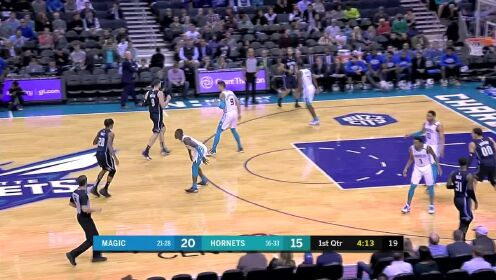 《NBA全场集锦》随便投的 武切维奇硬刚防守失衡命中2+1