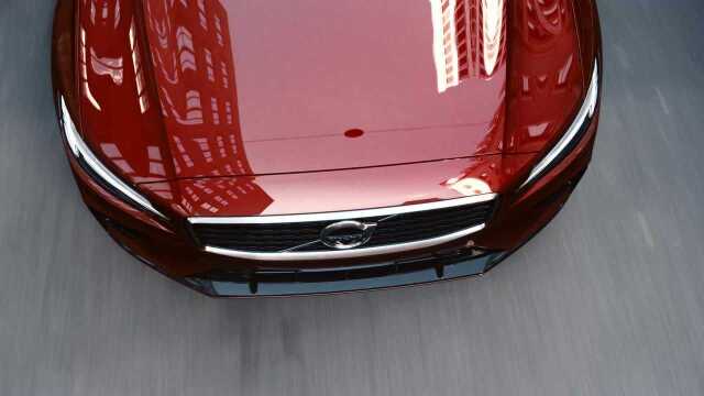 Driving  Volvo S60 RDesign