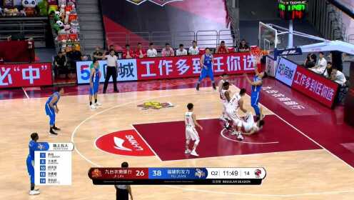 《CBA全场集锦》叶底穿花撕裂防线 劳森连线孙椿鹏反手2+1得手