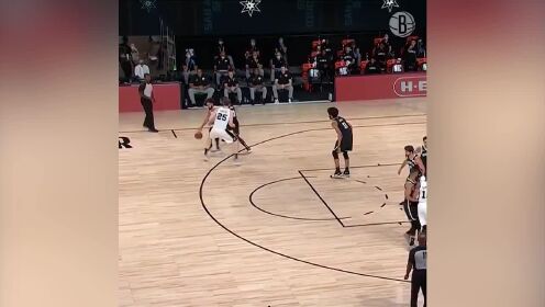 《NBA全场集锦》今天我就是超巨 勒维尔硬挤掩护墙抢断怀特反击一条龙