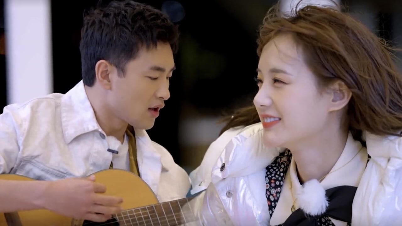 王彦霖吉他弹唱李一桐超开心,连空气都是甜甜的味道~_综艺_高清1080p