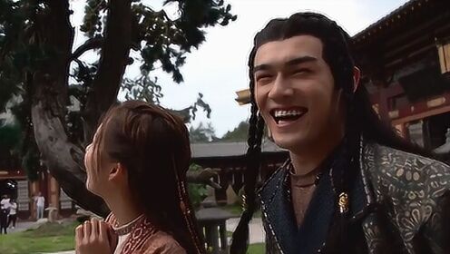 《长歌行》幕后花絮:看孔明灯着迷的弥弥和涉尔