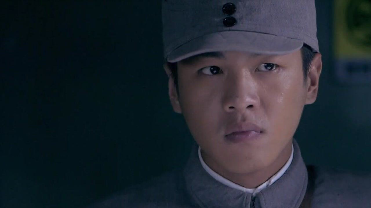 《雪豹坚强岁月》第25集02:雪豹特战队在搜鬼子仓库时发现密室,密室里
