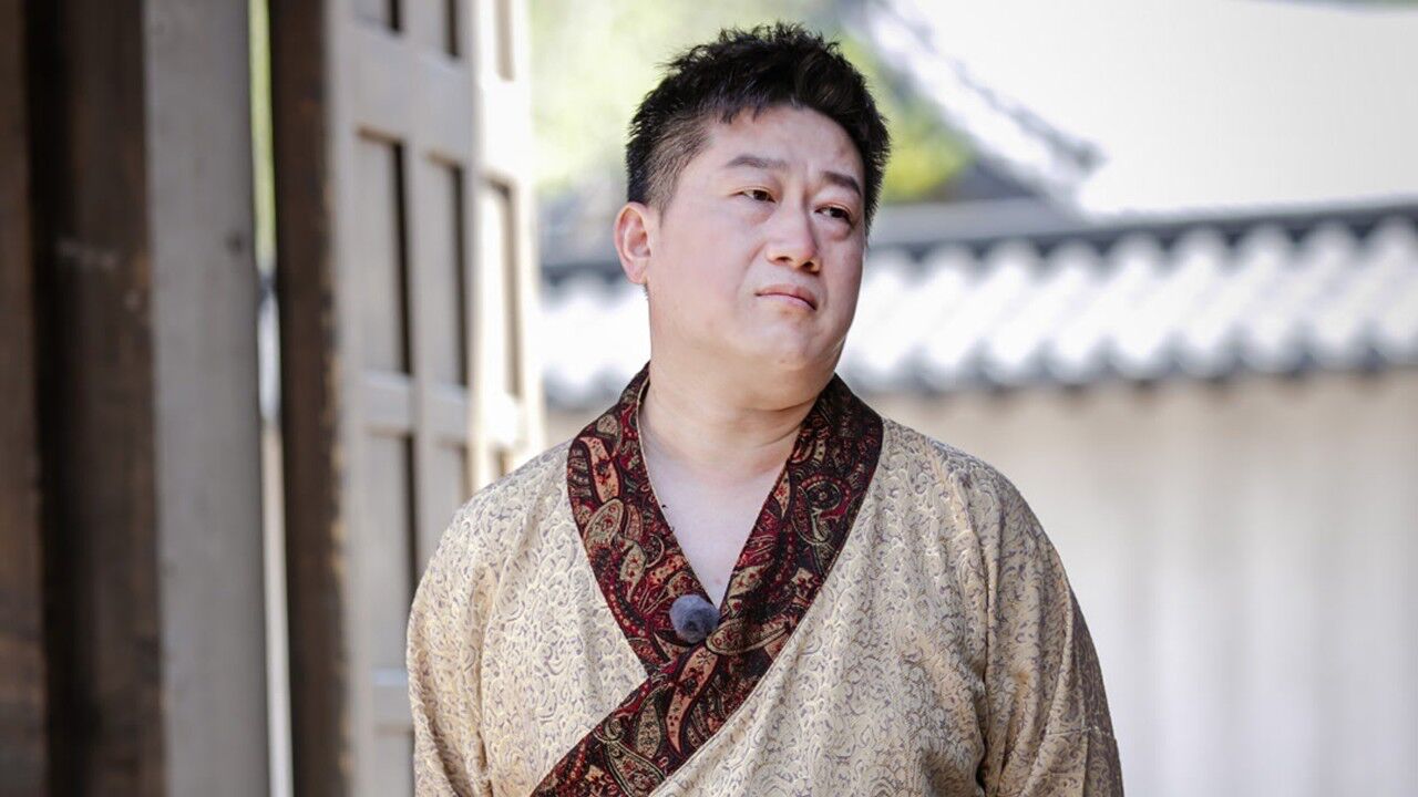 花絮:张鹤伦和守卫聊天,变身导师碎碎念