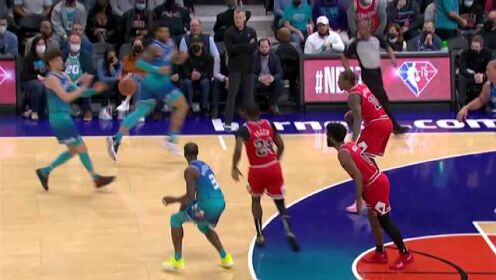 《NBA全场集锦》罗齐尔击鼓传花送出助攻 三球精准打击大号三分正中靶心