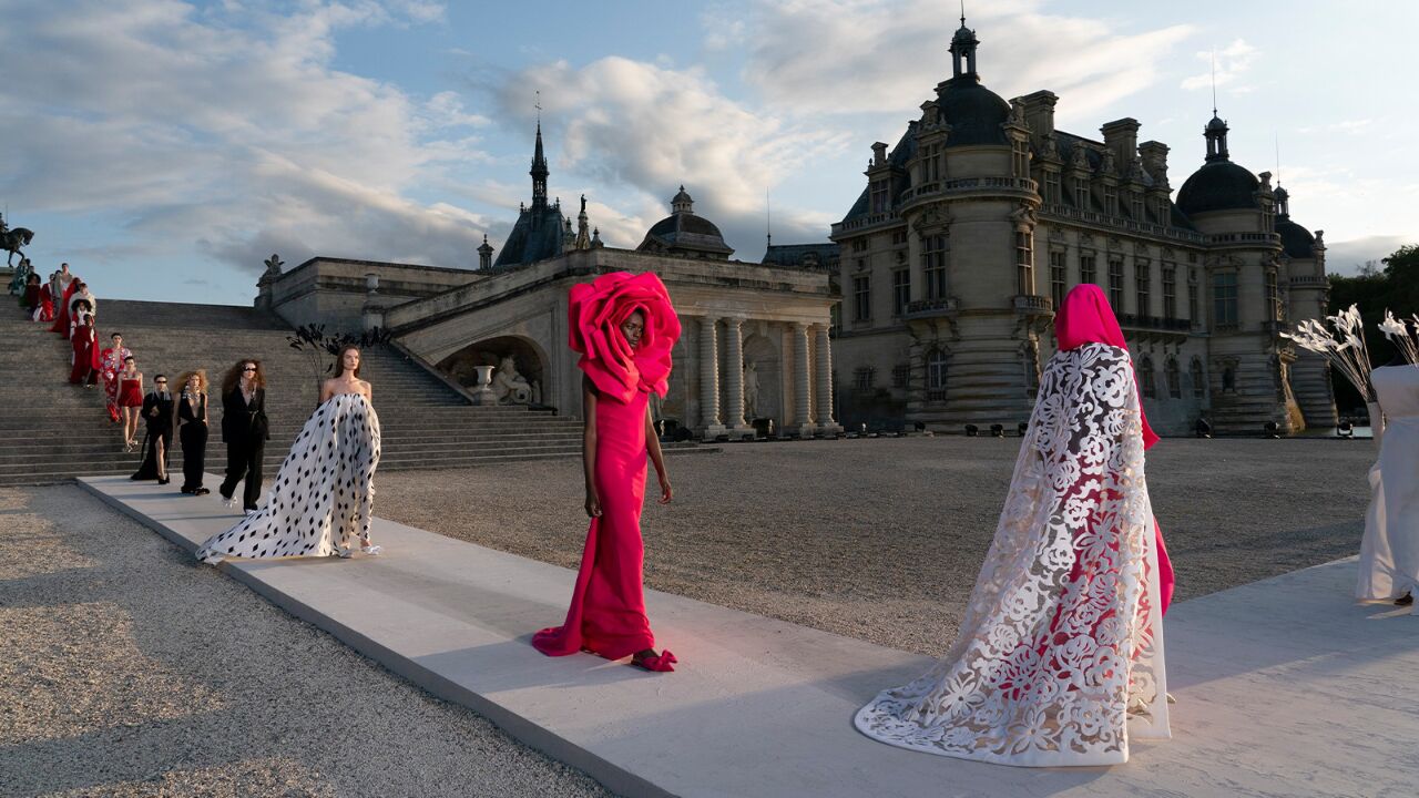 巴黎高定时装周|VALENTINO2023秋冬高级定制系列时装秀_高清