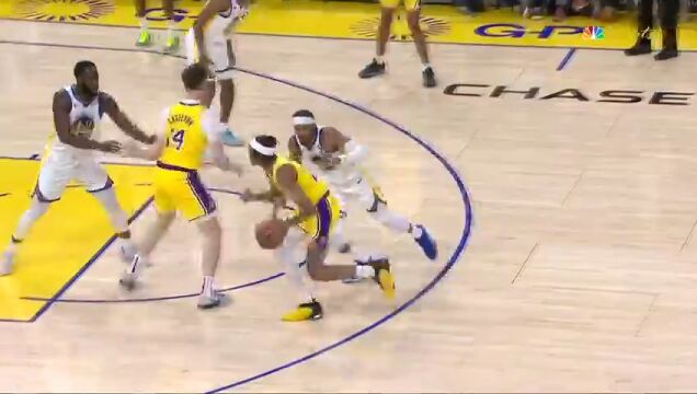 好好把握反击机会！库明加快速攻守转换空接炸筐