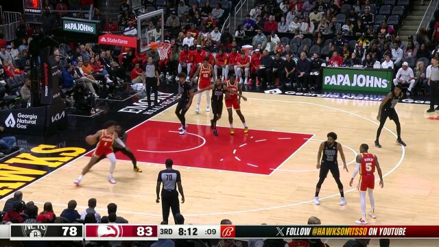 篮下无人可挡 卡佩拉顶开布里奇斯轻松补篮得手