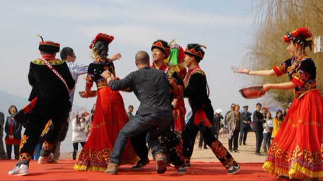 深圳锦绣中华民俗村彝族抢亲