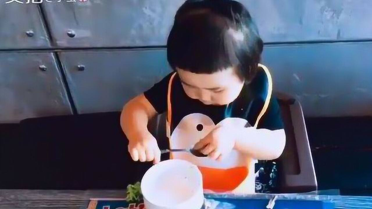 晚饭泰国菜 没想到连泰国人都认识中国最小大胃王小蛮