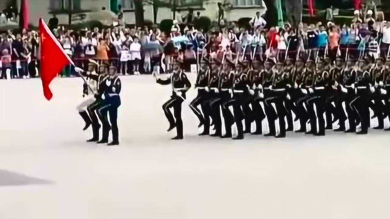 中国人民解放军三军仪仗队走正步，这气势太威武了！_高清
