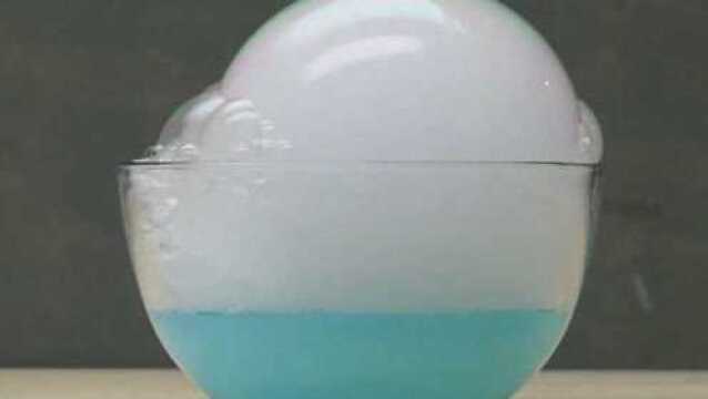 干冰还可以这样玩,吹出美丽泡沫